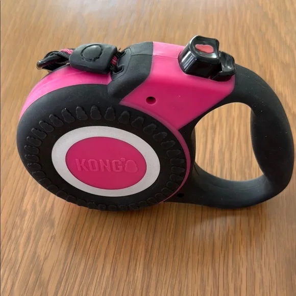 Kong 16 ft. Pink and Black Retractable Dog Leash - Picture 2 of 5